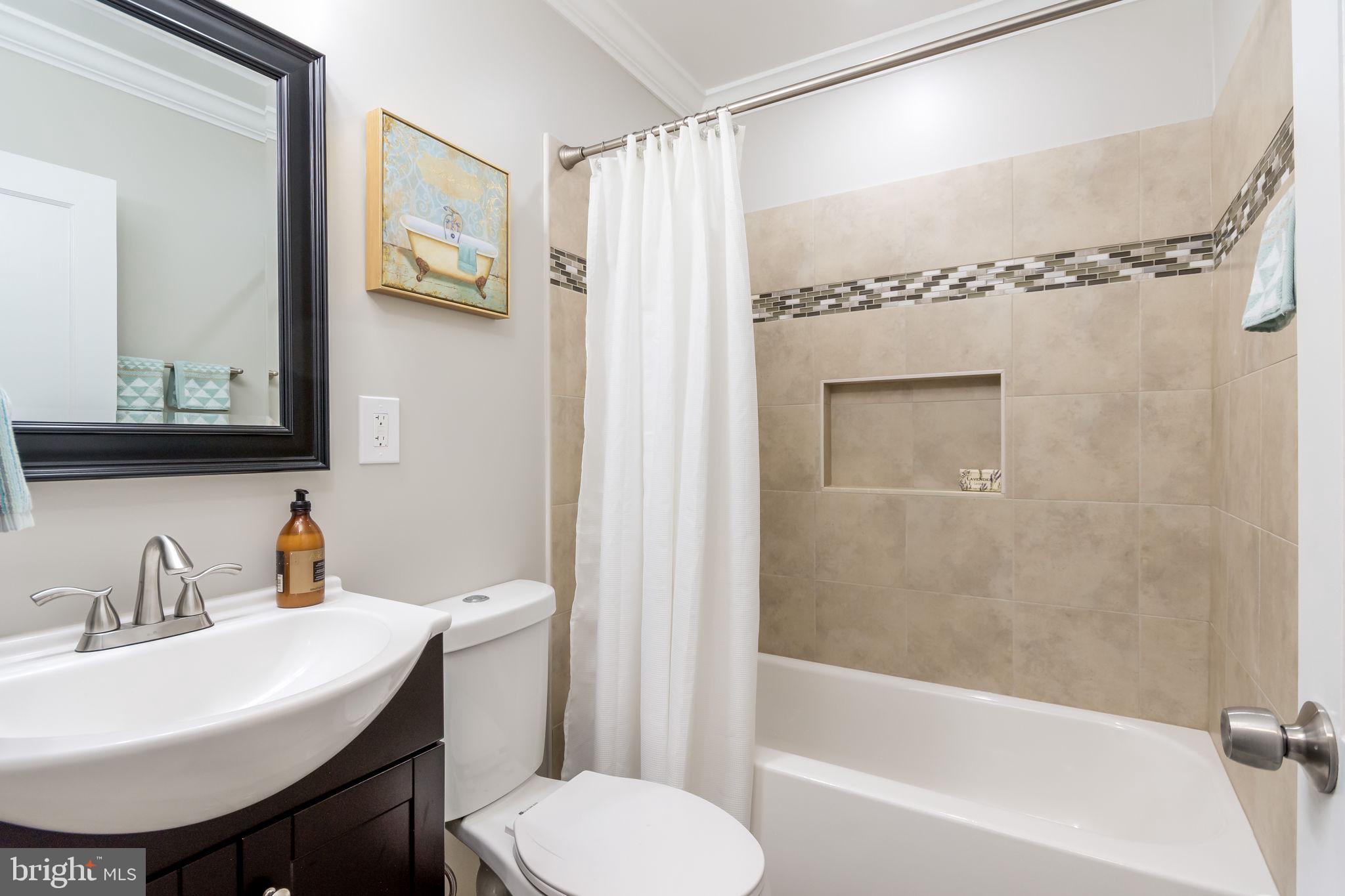 2477 Woodcroft Road Baltimore, MD 21234 - Photo 14 of 27 Full bath