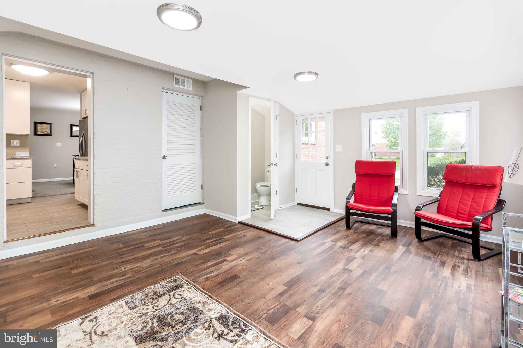 2477 Woodcroft Road Baltimore, MD 21234 - Photo 5 of 27 Famly room
