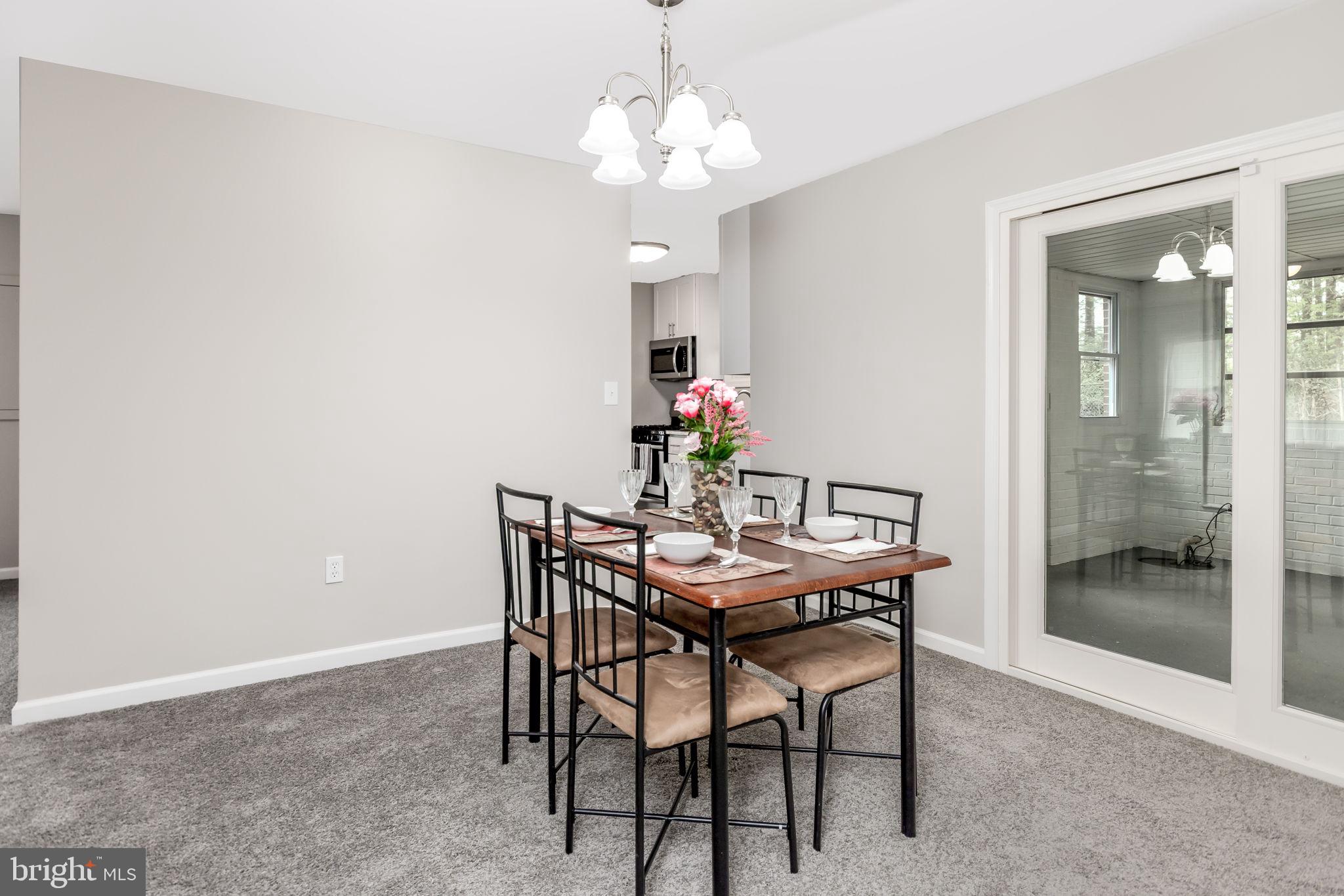 2477 Woodcroft Road Baltimore, MD 21234 - Photo 7 of 27 Dining room