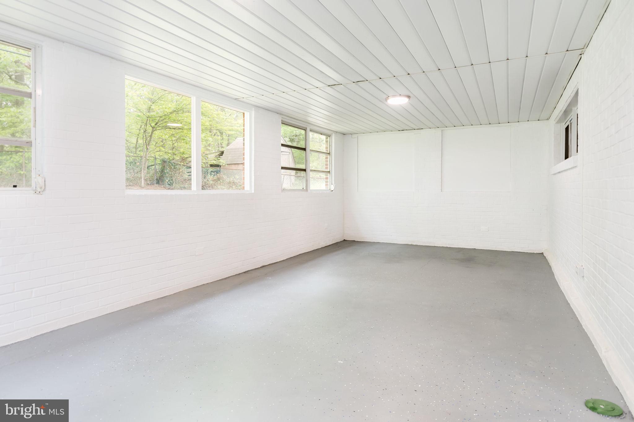 2477 Woodcroft Road Baltimore, MD 21234 - Photo 9 of 27 Florida room