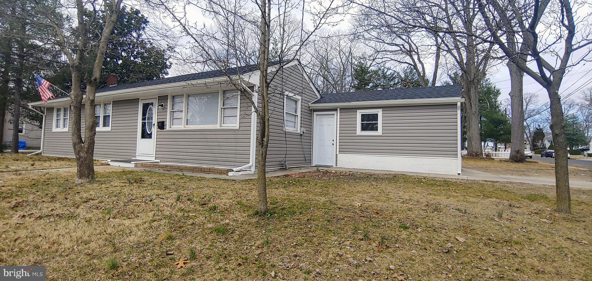 205 Davis Road Runnemede, NJ 08078 - Photo 3 of 32