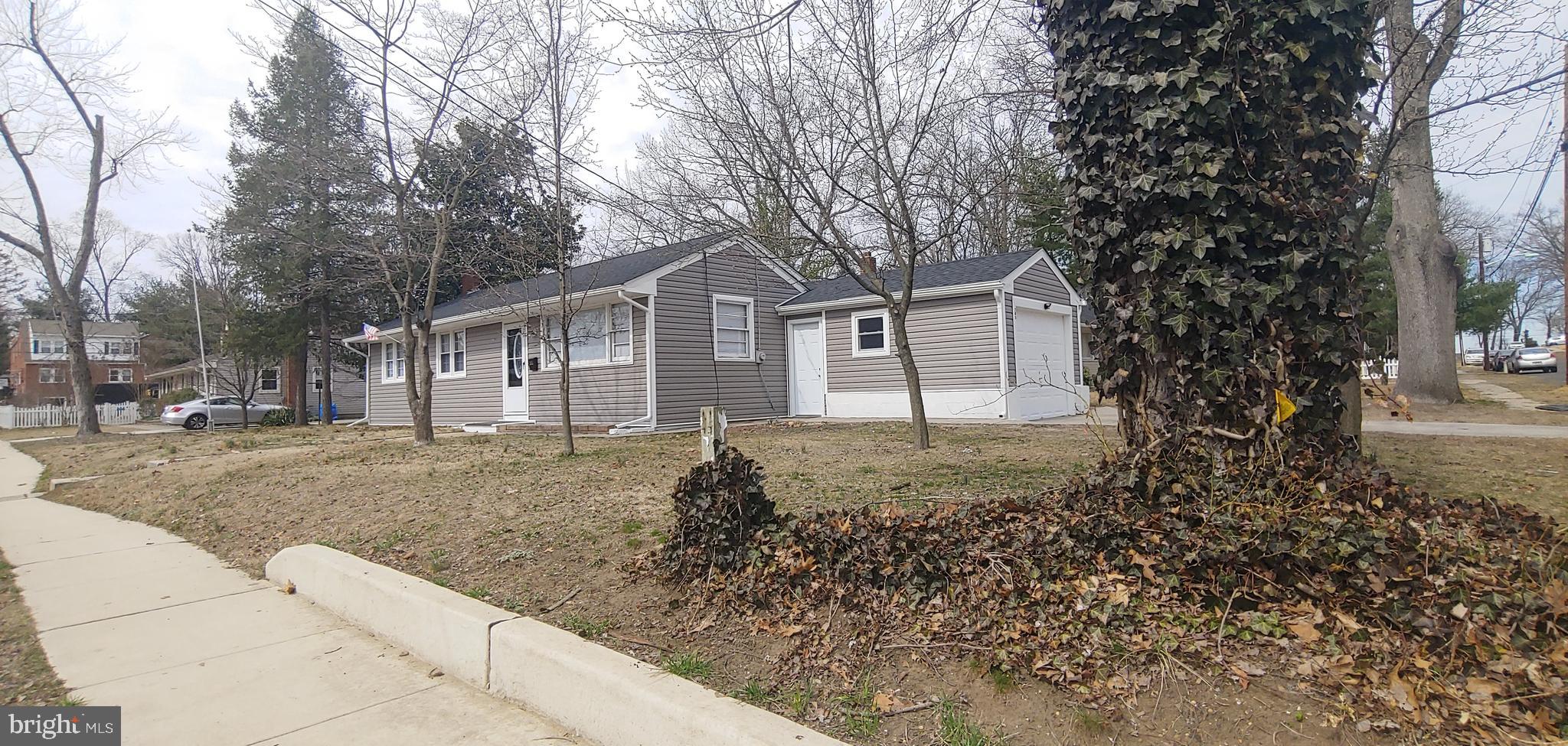 205 Davis Road Runnemede, NJ 08078 - Photo 4 of 32