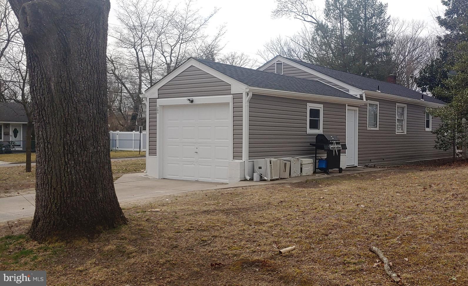 205 Davis Road Runnemede, NJ 08078 - Photo 6 of 32