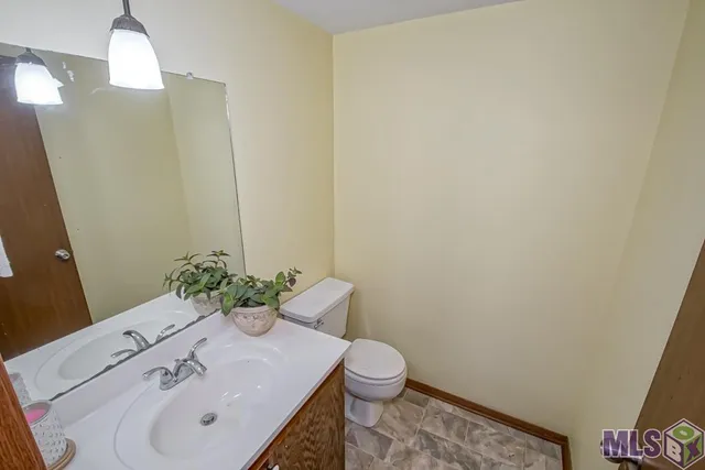 $117,500 | 16382 Hooper Road, Unit A1, Greenwell Springs, LA 70739