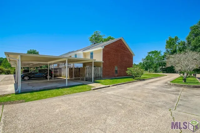 $117,500 | 16382 Hooper Road, Unit A1, Greenwell Springs, LA 70739