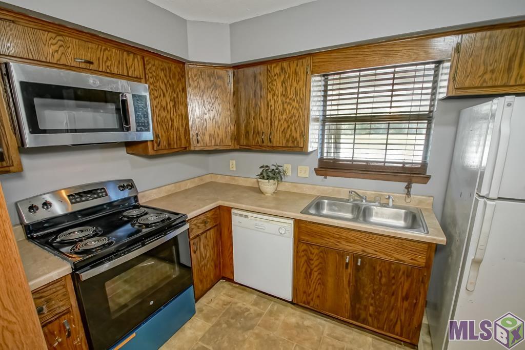 16382 Hooper Road, Unit A1 Greenwell Springs, LA 70739 - Photo 10 of 23 Kitchen