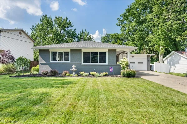 $299,900 | 4340 Nottingham Avenue, Youngstown, OH 44511