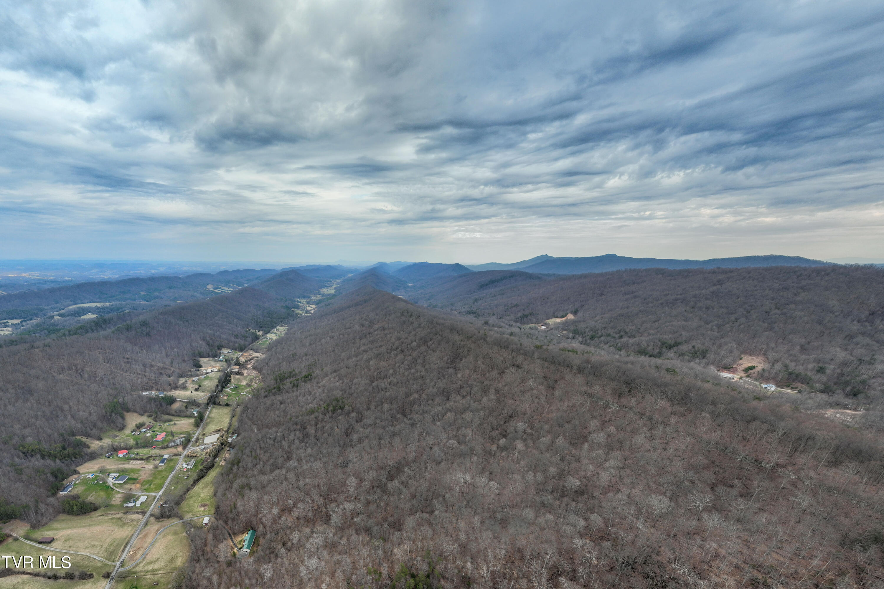 555 Butcher Valley Road Rogersville, TN 37857 - Photo 12 of 89 555 Butcher Valley Rd (8 of 90)