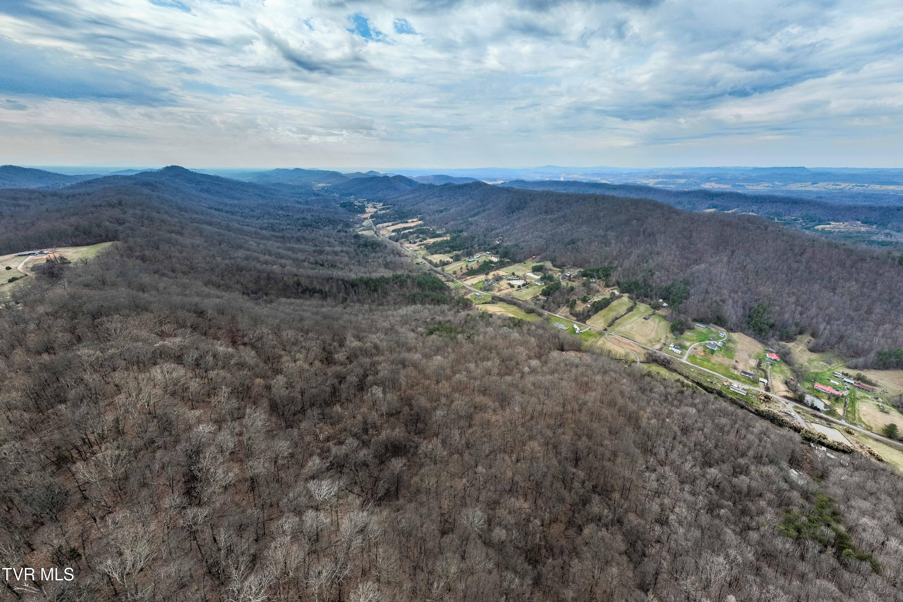 555 Butcher Valley Road Rogersville, TN 37857 - Photo 15 of 89 555 Butcher Valley Rd (11 of 90)