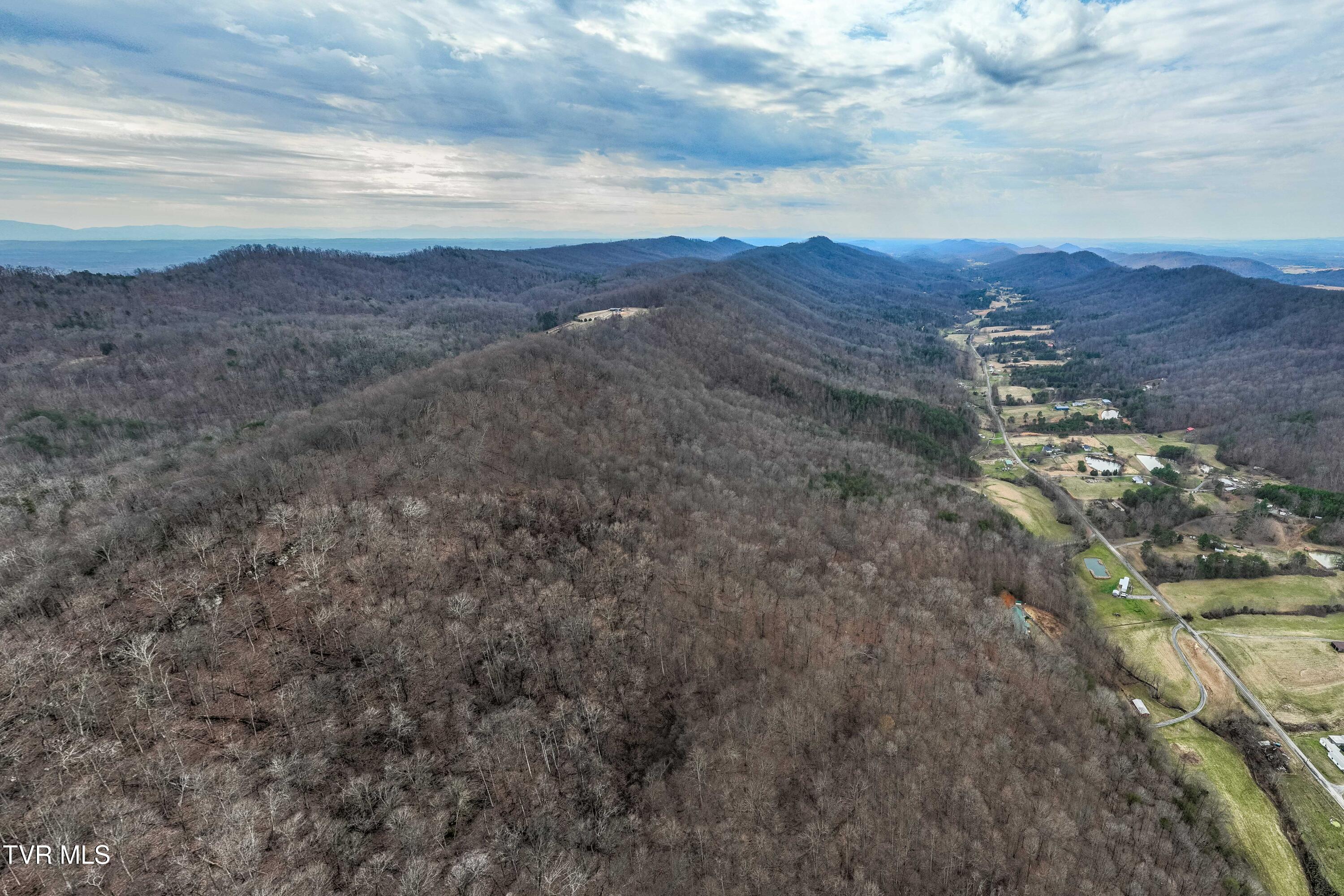555 Butcher Valley Road Rogersville, TN 37857 - Photo 16 of 89 555 Butcher Valley Rd (12 of 90)