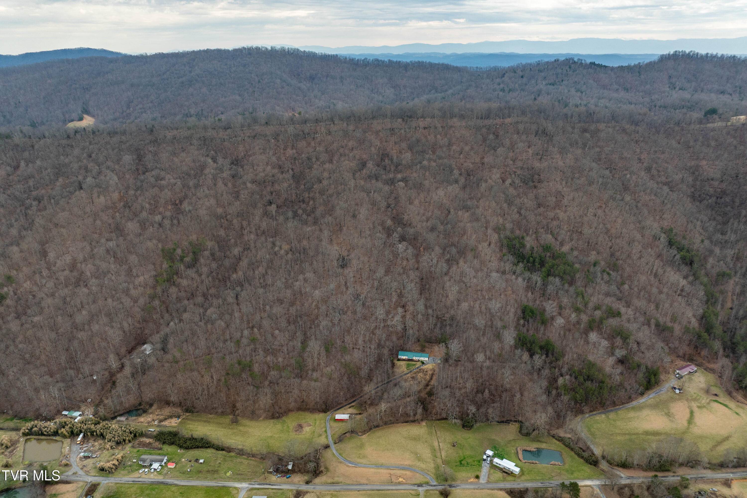 555 Butcher Valley Road Rogersville, TN 37857 - Photo 6 of 89 555 Butcher Valley Rd (2 of 90)