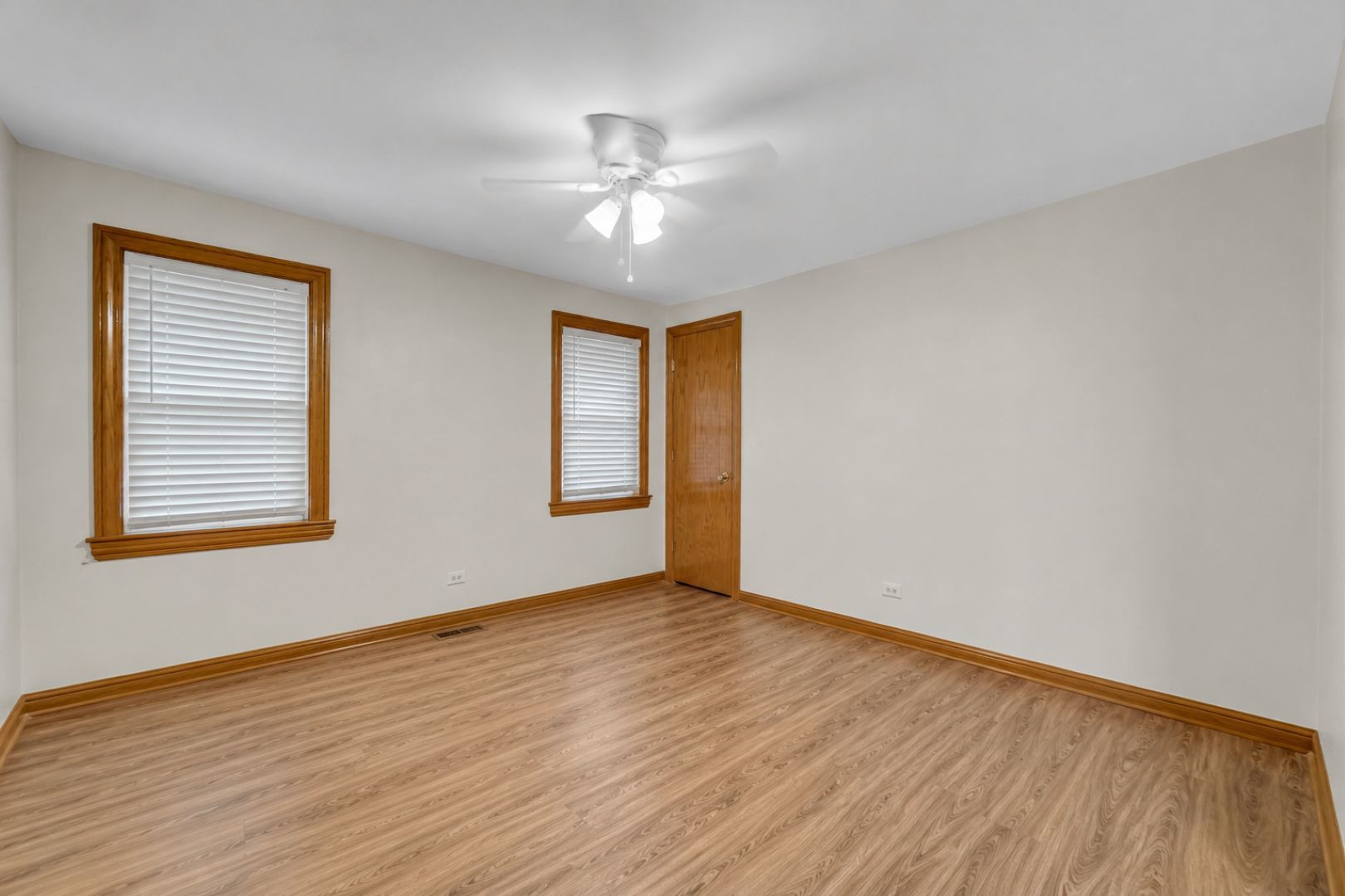 5100 South Rutherford Avenue Chicago, IL 60638 - Photo 9 of 44