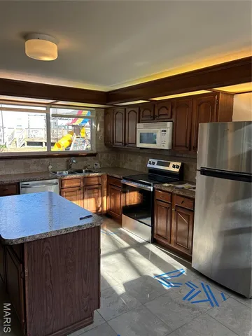 $2,700 | 16128 Barrier Reef Court, Grover, MO 63040