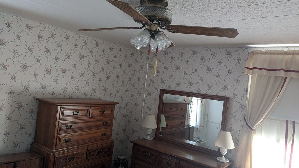 939 Maple Street Fall River, MA 02720 - Photo 8 of 40 Gallery Image 8