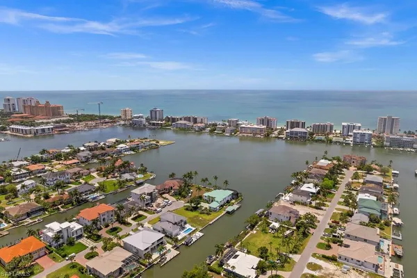 $5,900,000 | 371 Bayside Avenue, Naples, FL 34108