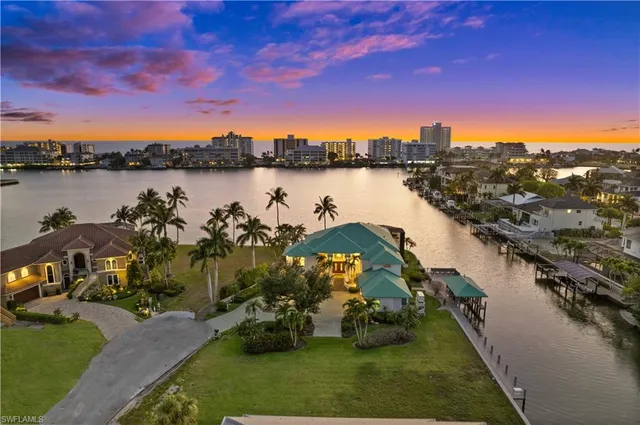 $6,200,000 | 371 Bayside Avenue, Naples, FL 34108