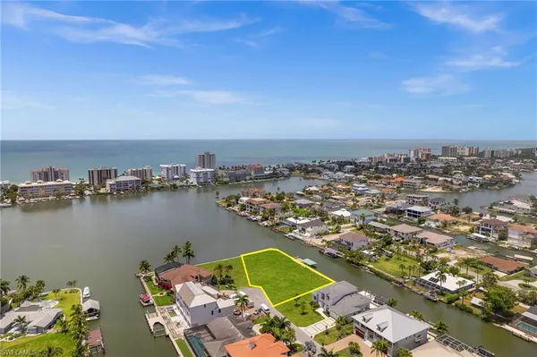 $5,900,000 | 371 Bayside Avenue, Naples, FL 34108