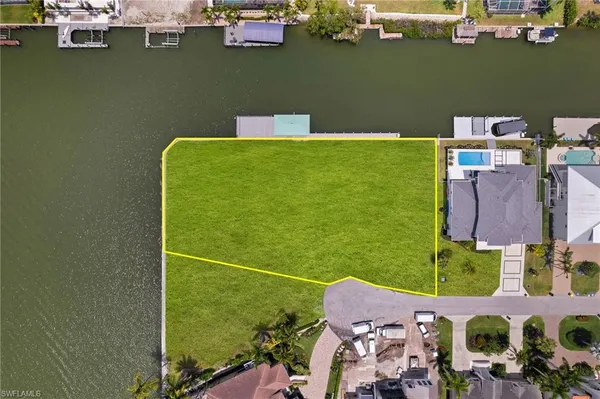 $5,900,000 | 371 Bayside Avenue, Naples, FL 34108