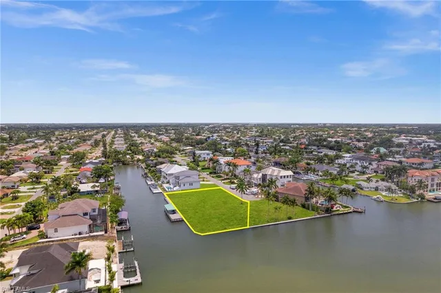 $6,200,000 | 371 Bayside Avenue, Naples, FL 34108