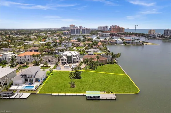 $5,900,000 | 371 Bayside Avenue, Naples, FL 34108