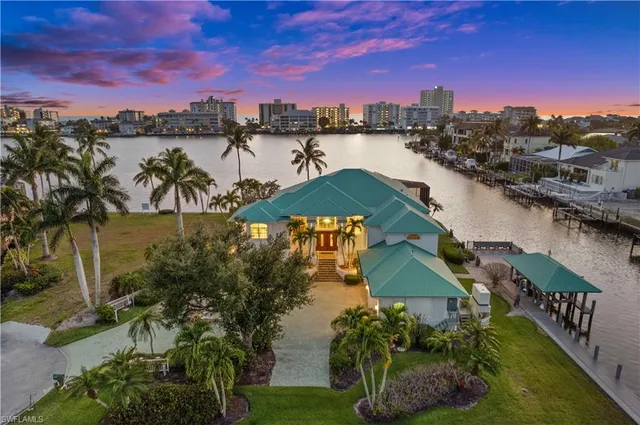 $6,200,000 | 371 Bayside Avenue, Naples, FL 34108
