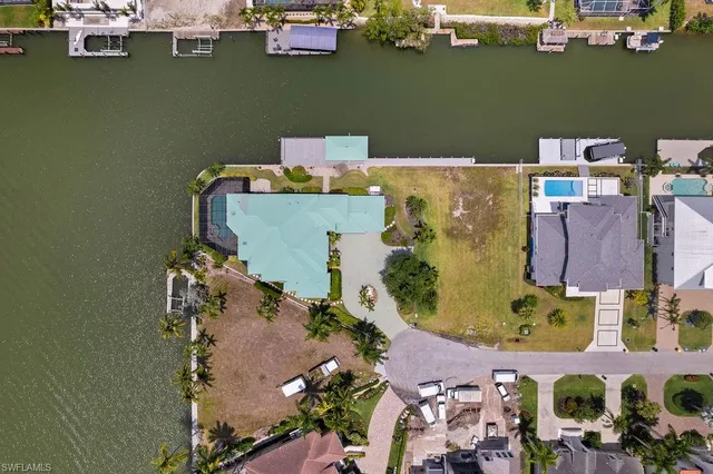 $6,200,000 | 371 Bayside Avenue, Naples, FL 34108