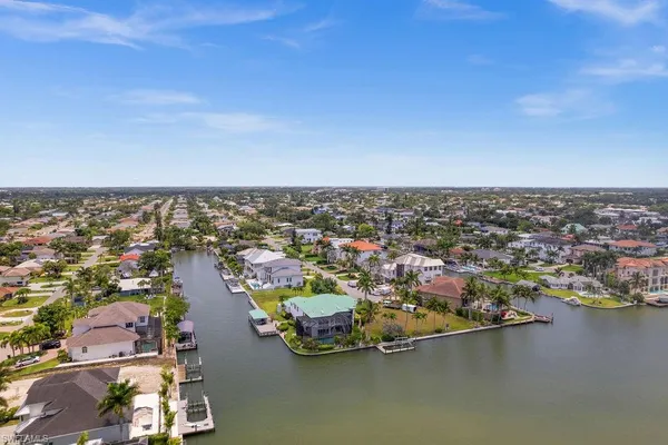 $5,900,000 | 371 Bayside Avenue, Naples, FL 34108