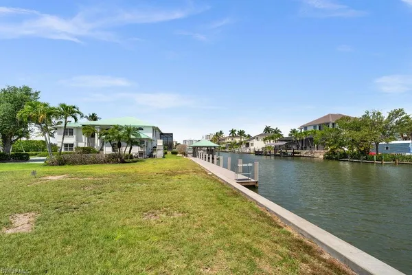 $5,900,000 | 371 Bayside Avenue, Naples, FL 34108