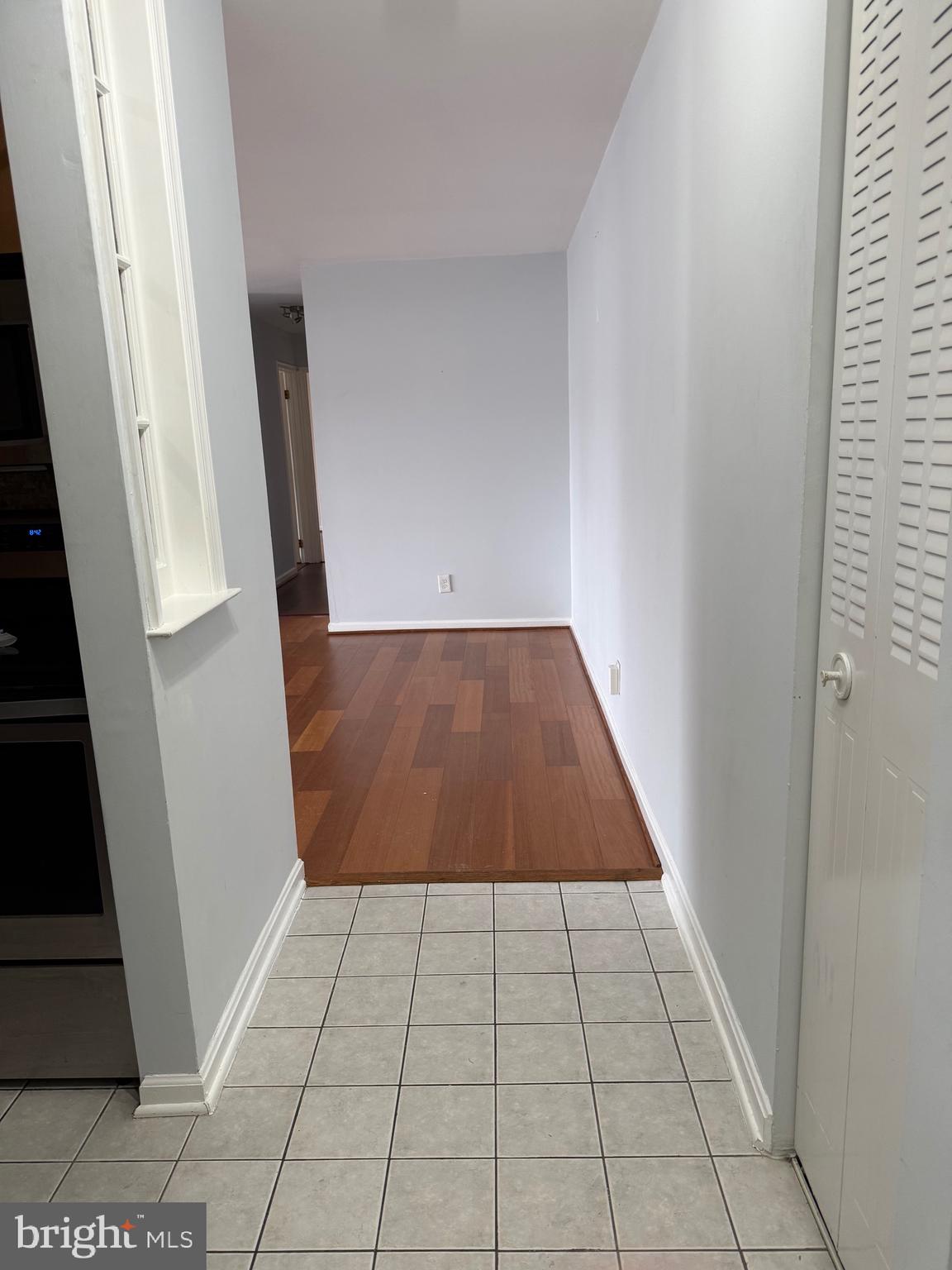 12702 Veirs Mill Road, Unit 51301 Rockville, MD 20853 - Photo 2 of 21 Front hallway