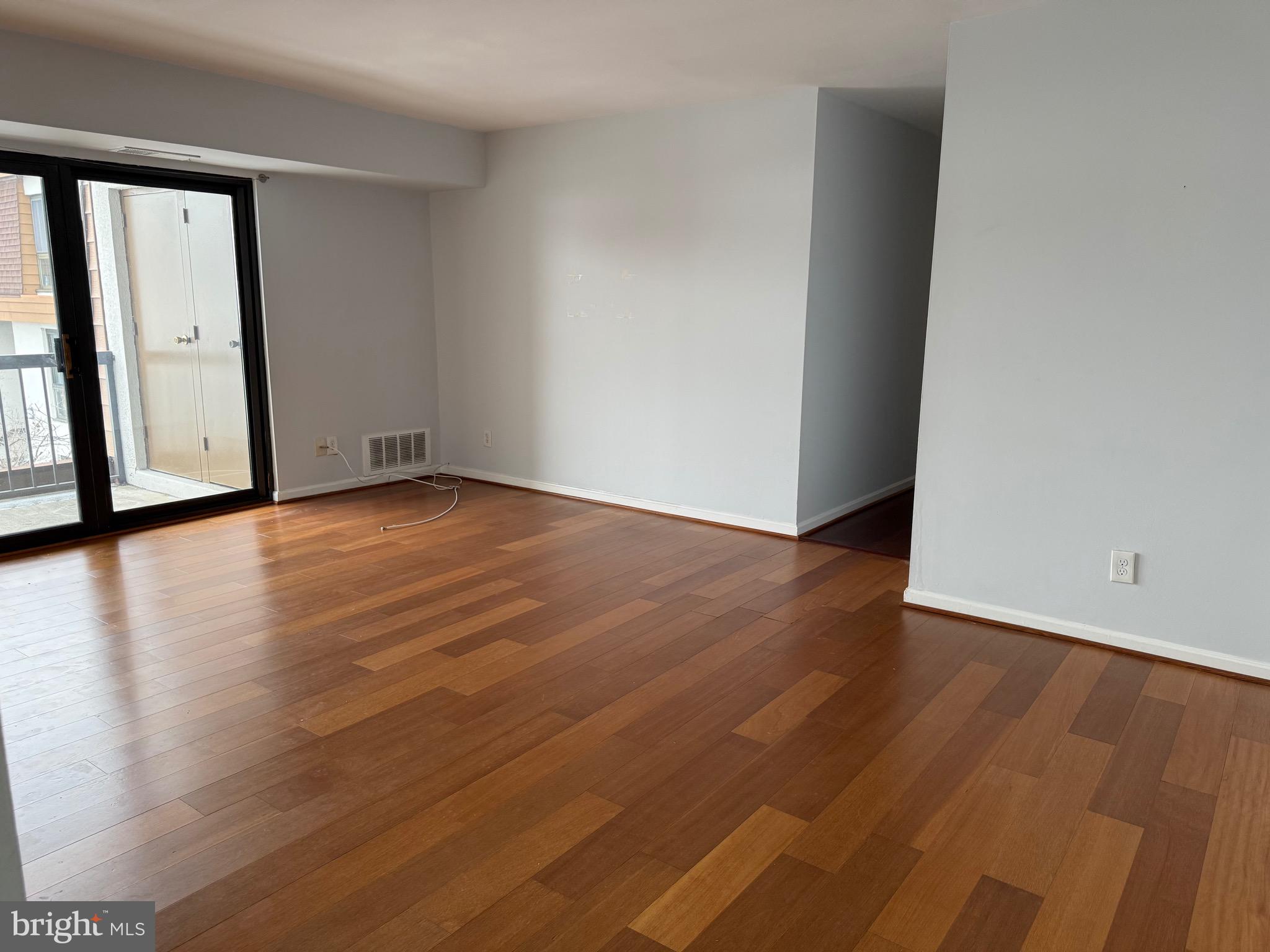 12702 Veirs Mill Road, Unit 51301 Rockville, MD 20853 - Photo 3 of 21 Family room and dining area