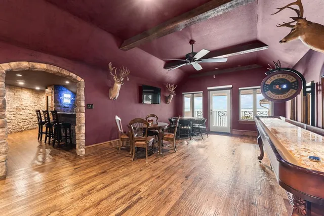 a view of a livingroom with furniture and a ceiling fan
