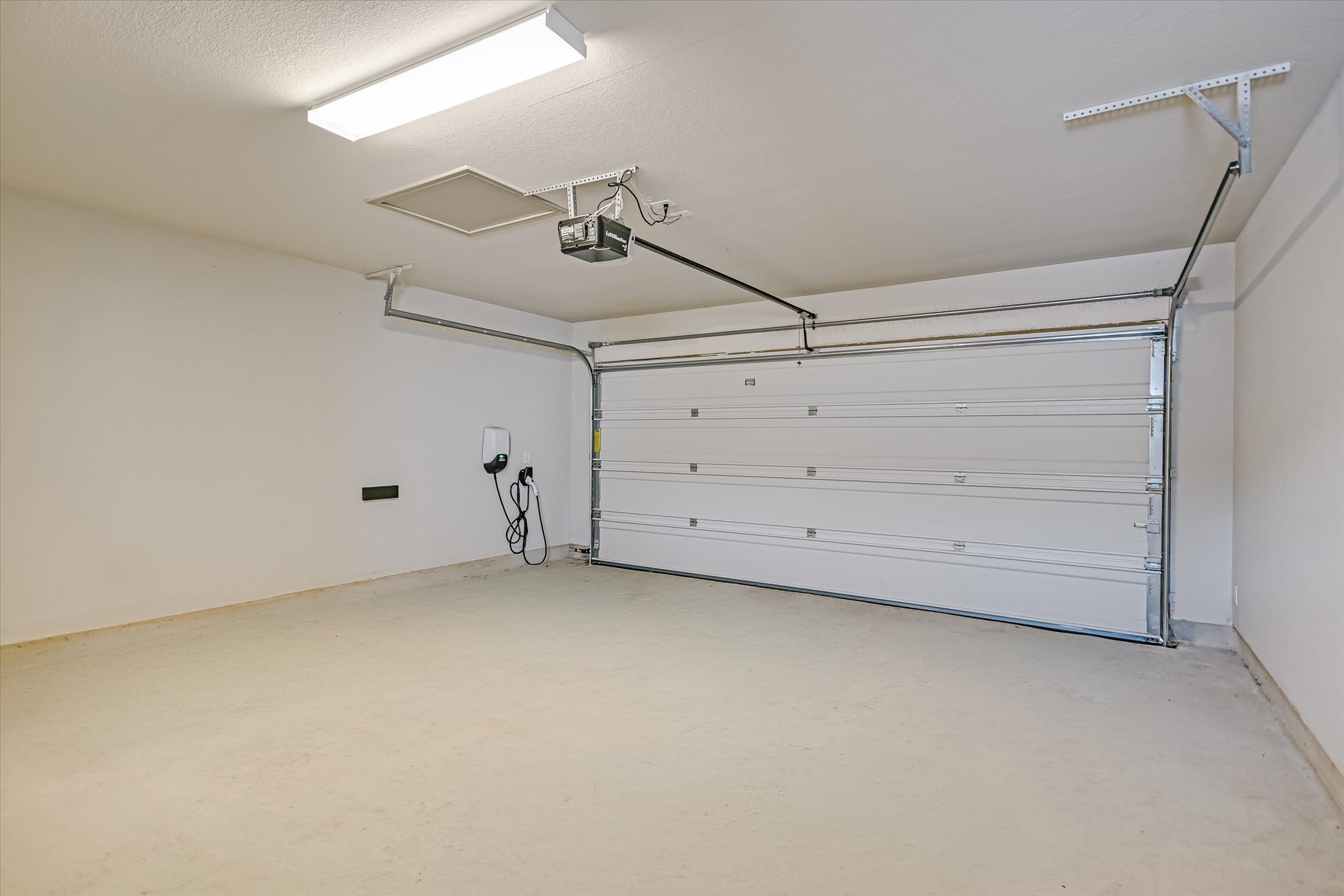 5613 Charles Merle Dr. Austin, TX 78747 - Photo 21 of 34 a view of a garage