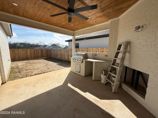 $349,900 | 109 Meadow Walk Drive, Broussard, LA 70518