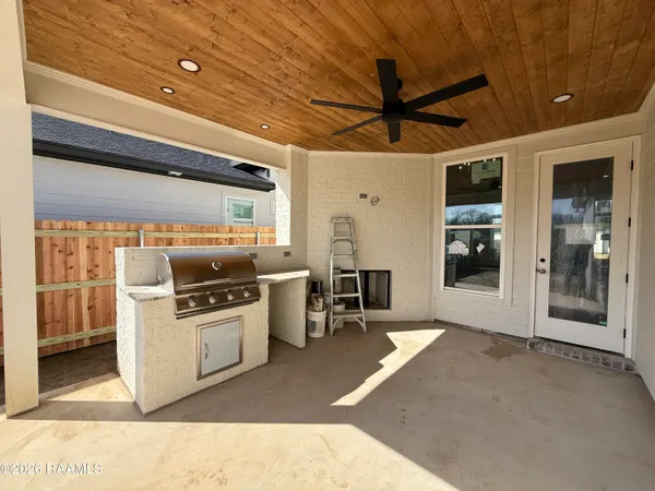 $349,900 | 109 Meadow Walk Drive, Broussard, LA 70518