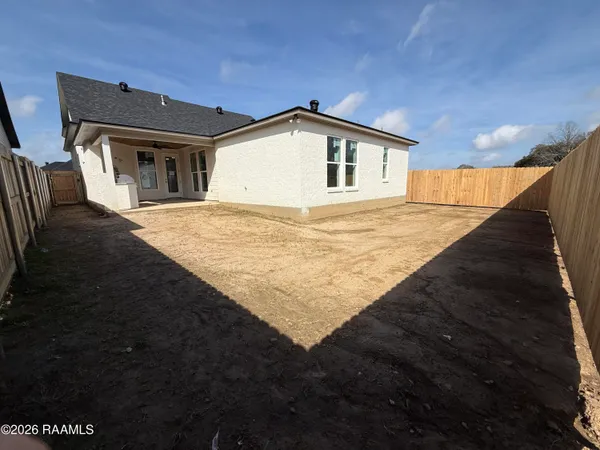 $349,900 | 109 Meadow Walk Drive, Broussard, LA 70518