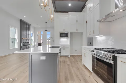 $349,900 | 109 Meadow Walk Drive, Broussard, LA 70518