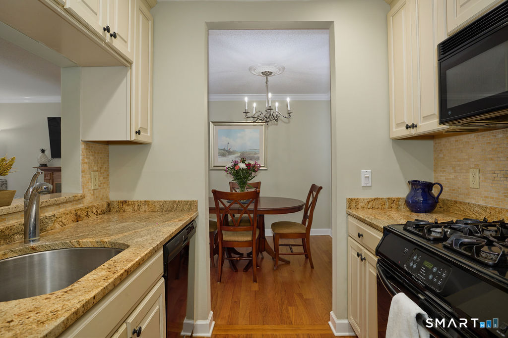 6 Hollyberry Lane, Unit 6 Ridgefield, CT 06877 - Photo 9 of 31