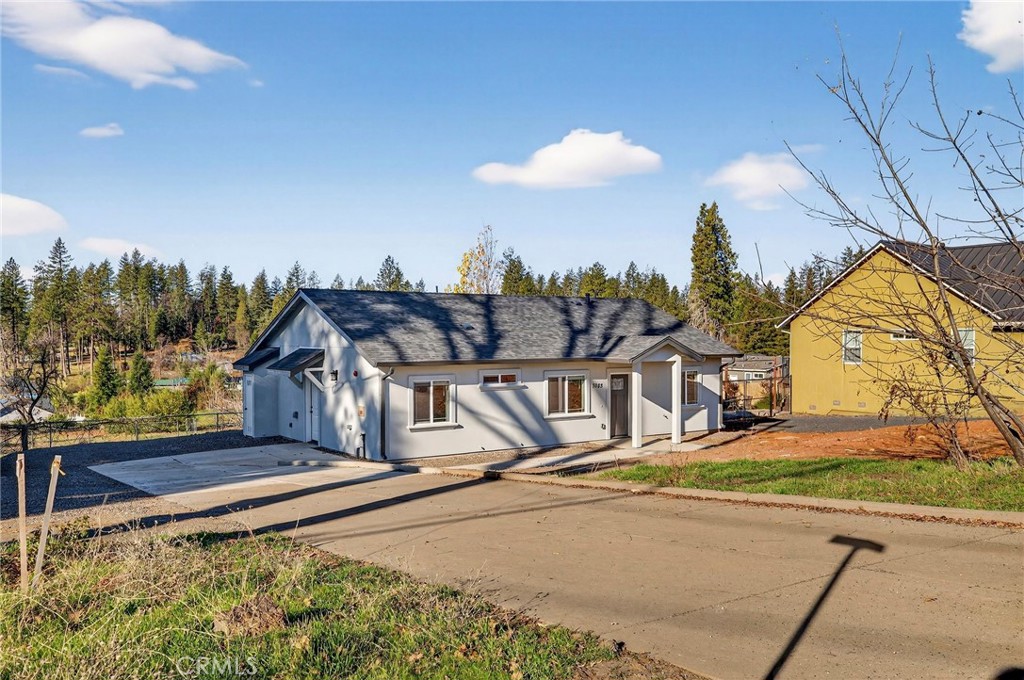 7083 Pentz Road Paradise, CA 95969 - Photo 4 of 46 a view of a house with a park