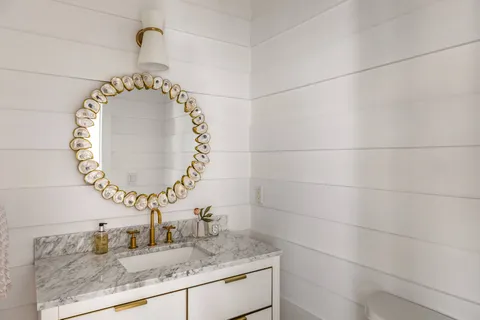 $2,995,000 | 32 Deep 6 Drive, East Hampton, NY 11937