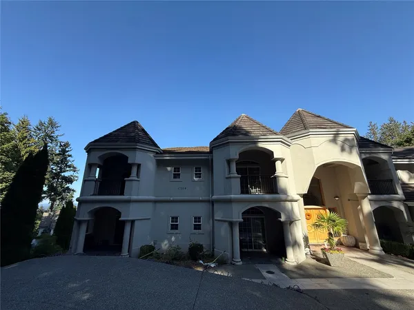 $3,888 | 17316 Southeast 60th Street, Unit B, Bellevue, WA 98006