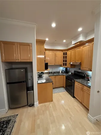 $3,888 | 17316 Southeast 60th Street, Unit B, Bellevue, WA 98006