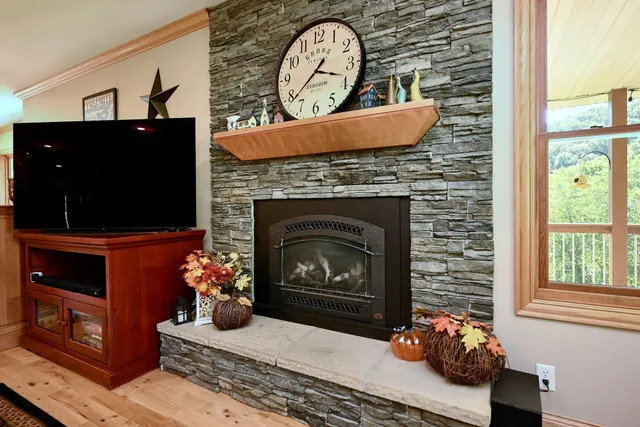 $1,018,000 | 24242 Pfeiffer Hill Road, Winona, MN 55987