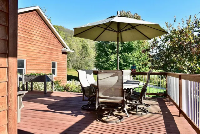 $1,018,000 | 24242 Pfeiffer Hill Road, Winona, MN 55987