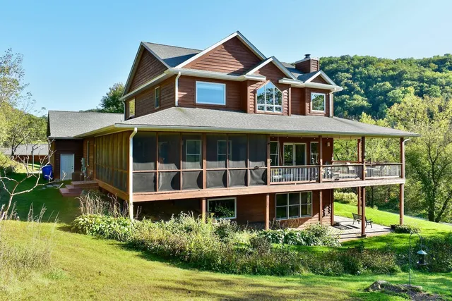$1,018,000 | 24242 Pfeiffer Hill Road, Winona, MN 55987
