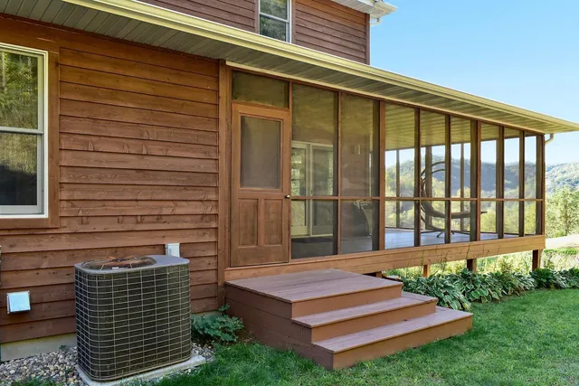 $1,018,000 | 24242 Pfeiffer Hill Road, Winona, MN 55987