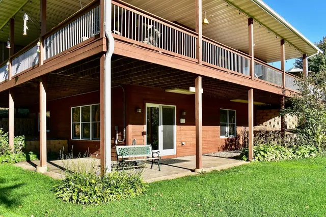 $1,018,000 | 24242 Pfeiffer Hill Road, Winona, MN 55987