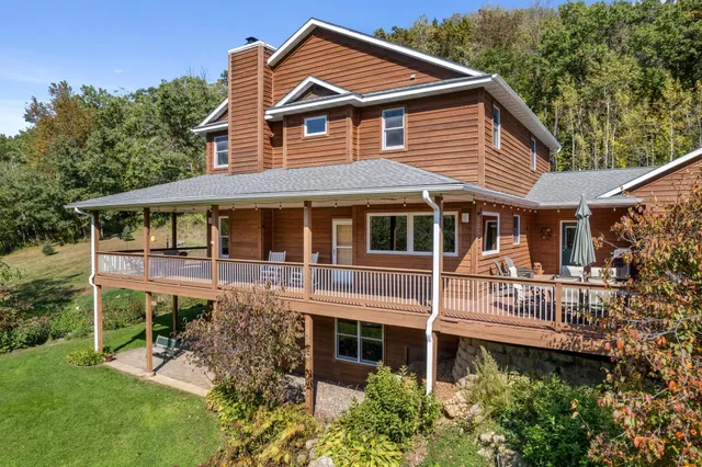 $1,018,000 | 24242 Pfeiffer Hill Road, Winona, MN 55987