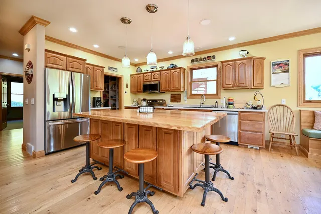 $1,018,000 | 24242 Pfeiffer Hill Road, Winona, MN 55987