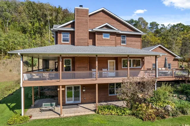 $1,018,000 | 24242 Pfeiffer Hill Road, Winona, MN 55987