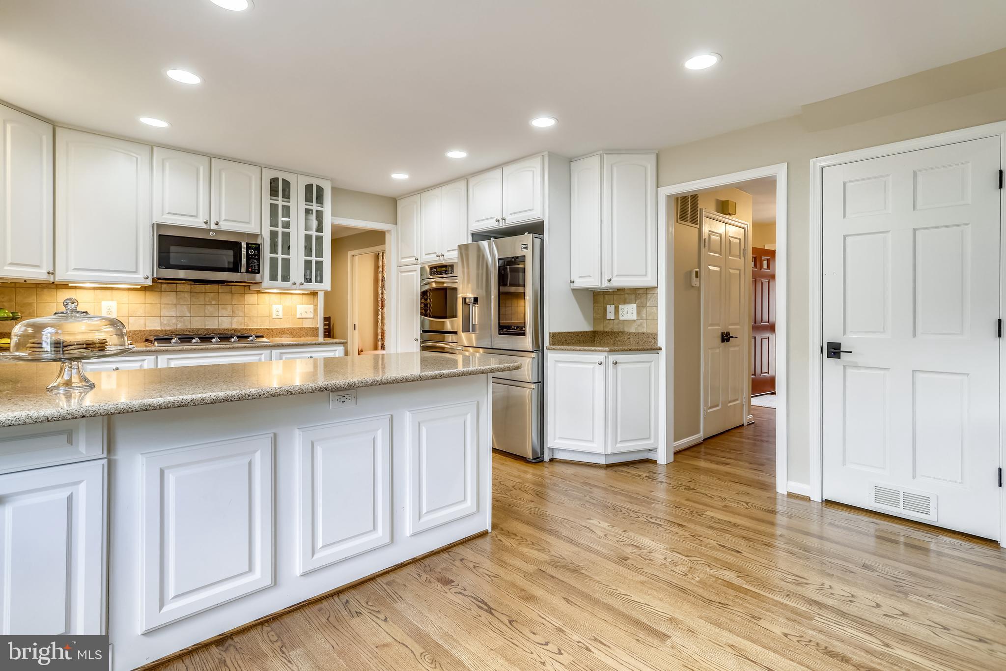 1721 Stonebridge Road Alexandria, VA 22304 - Photo 15 of 62 Kitchen w/recessed lighting & under cabinet lights